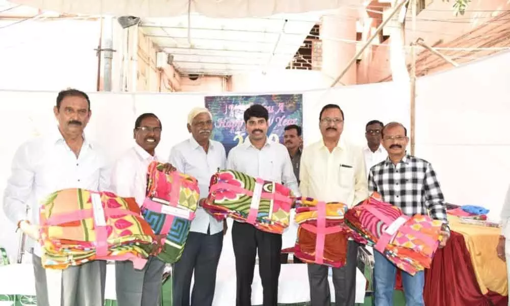 Nizamabad: Officers Club presents blankets to Collector