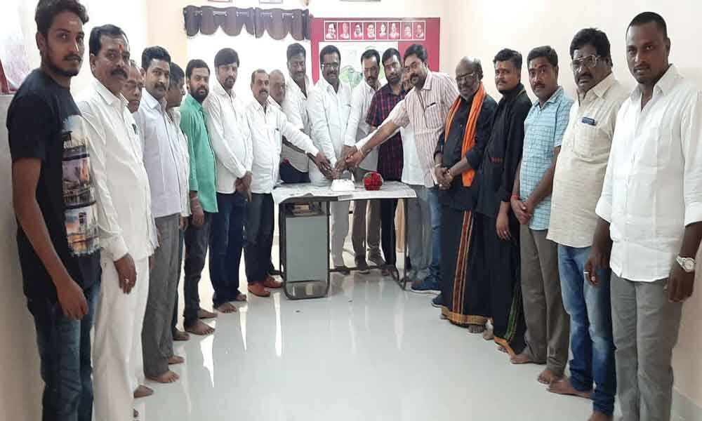 Corporator Pannala Devendar Reddy celebrates New Year party in Mallapur ...