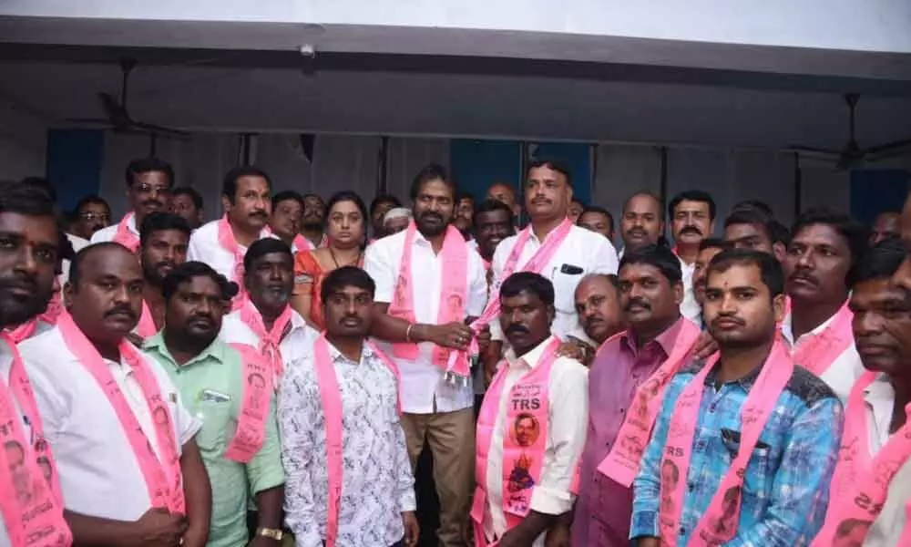 Mahbubnagar: Leaders from BJP, Congress join TRS