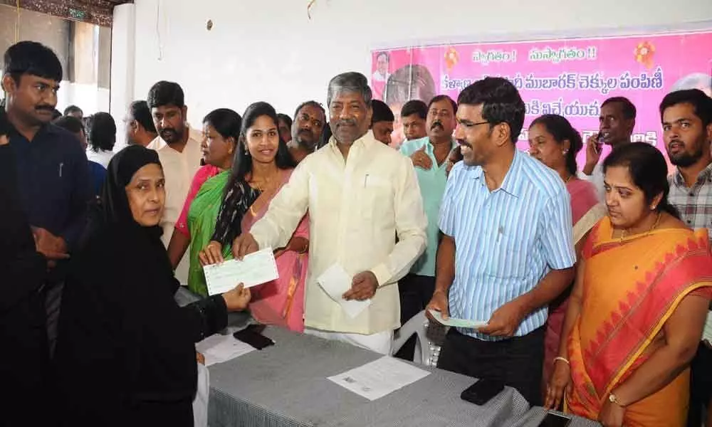 Deputy Speaker T Padma Rao distributes CMRF, wedding cheques