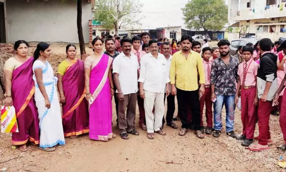 Dharpalli village in Nizamabad District cleans their village as part of Palle Pragathi second phase