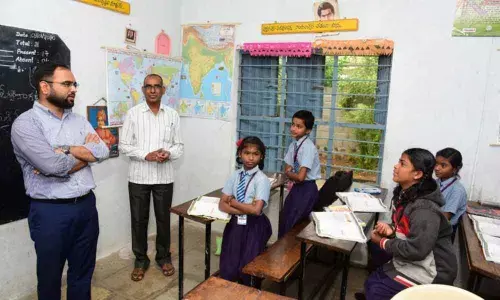 Karimnagar: Dont hesitate to clear doubts, Collector tells students