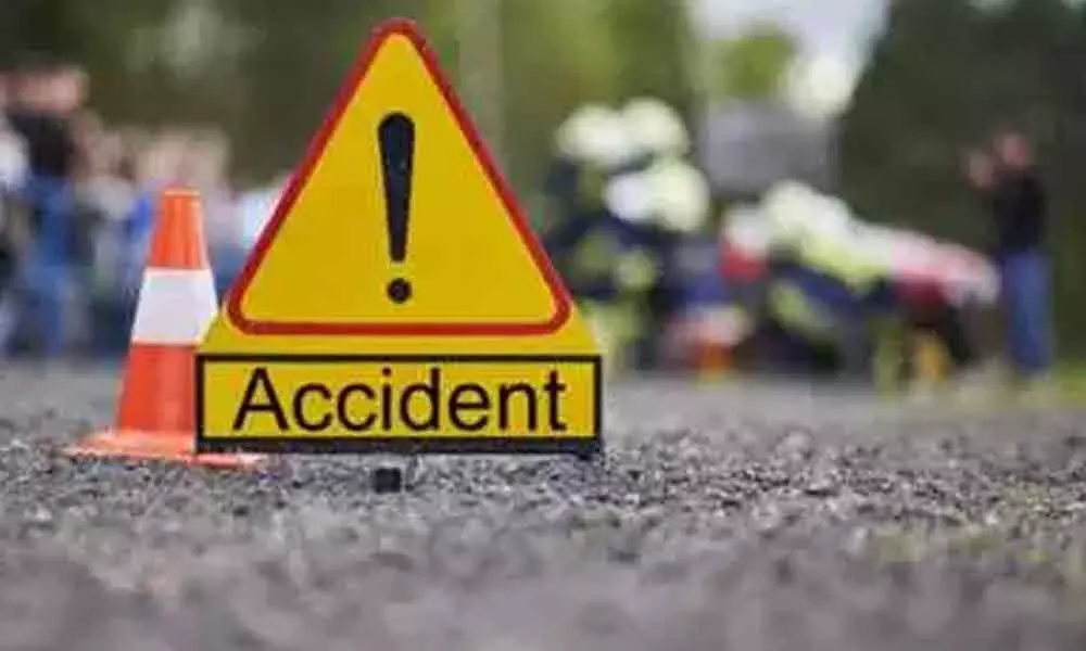 Five died in a road accident at Mandasa in Srikakulam
