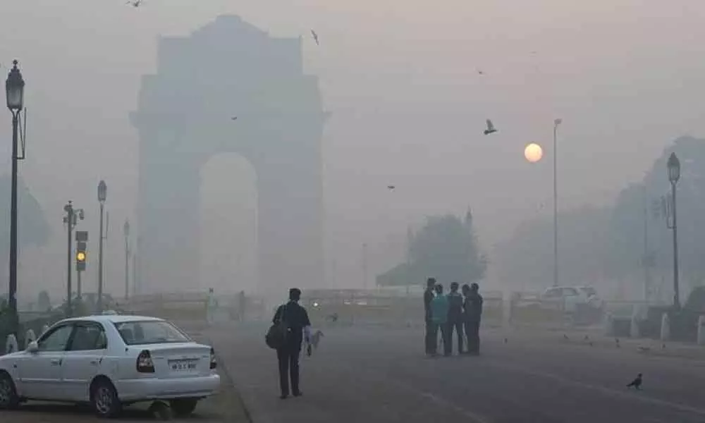 Sunny morning in Delhi, air quality very poor