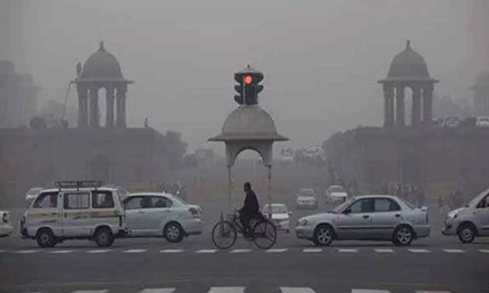 Cloudy morning in Delhi on Monday, rains likely