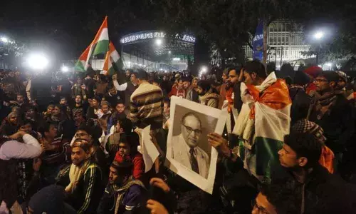 Protests in Mumbai, Pune against JNU violence
