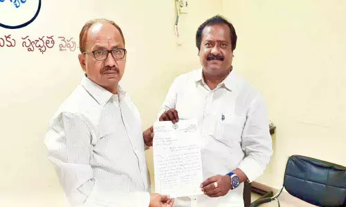Corporator Mudraboyina Srinivas Rao raises civic issues with officials