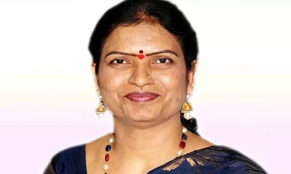 Gadwal: DK Aruna complains against Gadwal MLA for violating election code