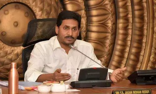 Rescued fishermen meet Jagan, expresses happiness