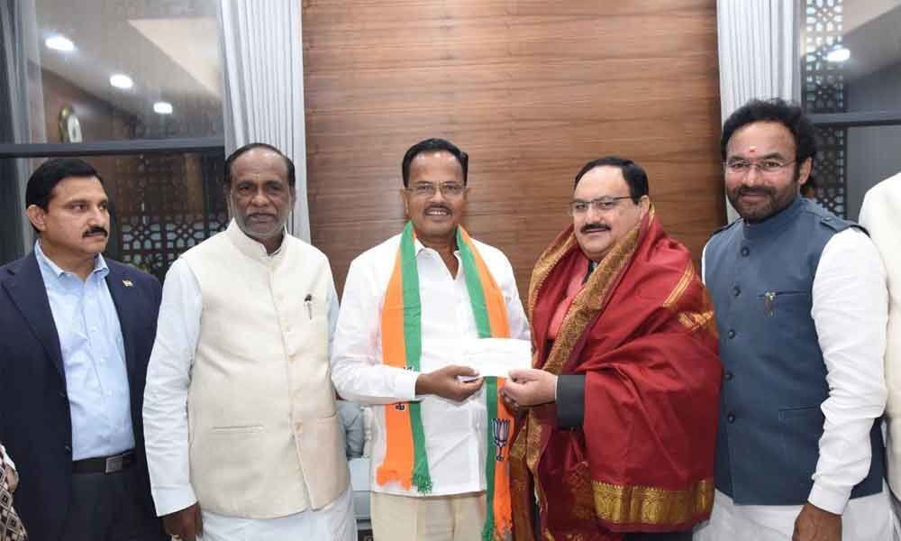 Motkupalli joins BJP, terms KCR govt as anti-Dalit