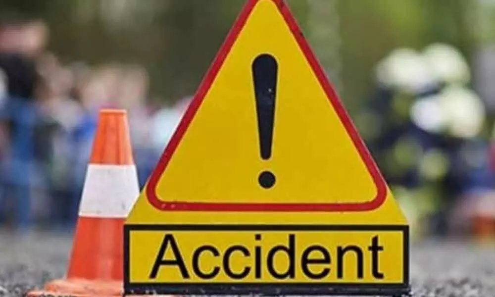12 injured as bus collides with truck in Banda