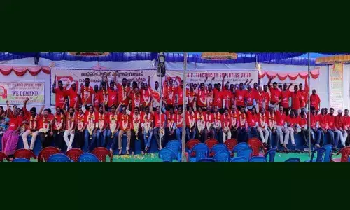 AP electricity employees union protest over withdrawal of Electricity Amendment Act