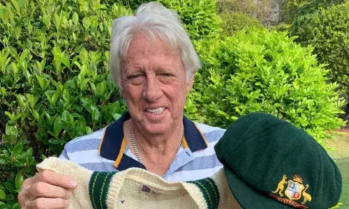 Jeff auctions his baggy green