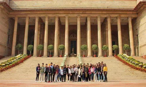 Students of JD Institute of Fashion Technology visit Rashtrapati Bhavan