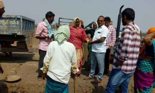 Hyderabad: NREGS workers reluctant to participate in Palle Pragathi