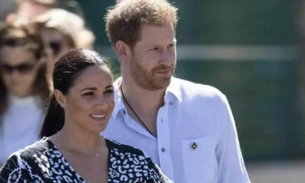 Prince Harrys wife Meghan returns to Canada amid royal storm