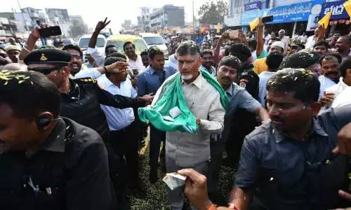 Capital war: Chandrababu Naidus bus yatra reaches Eluru