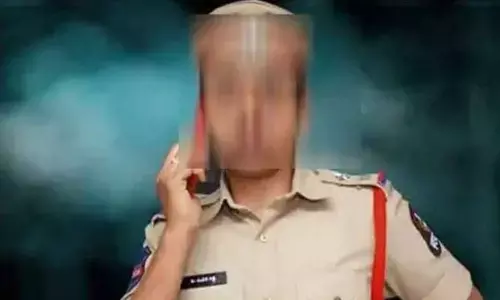 Cop takes bribe for releasing person on bail, suspended