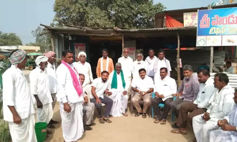 Kamareddy: Farmers request MPP MPP Pratap Reddy to solve flood canal problem