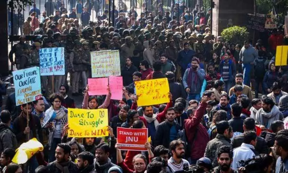 JNU VIOLENCE :Delhi police identify 37 people linked to attack