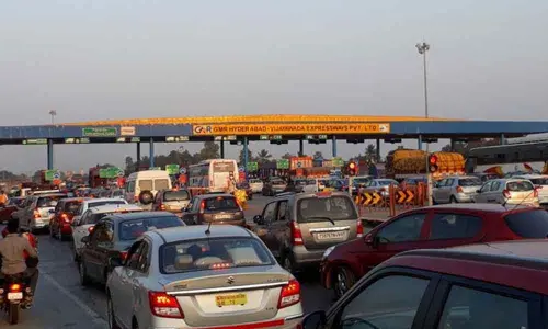 Sankranti rush: Heavy traffic at Pathangi toll plaza