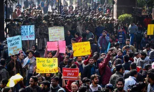 JNU VIOLENCE :Delhi police identify 37 people linked to attack