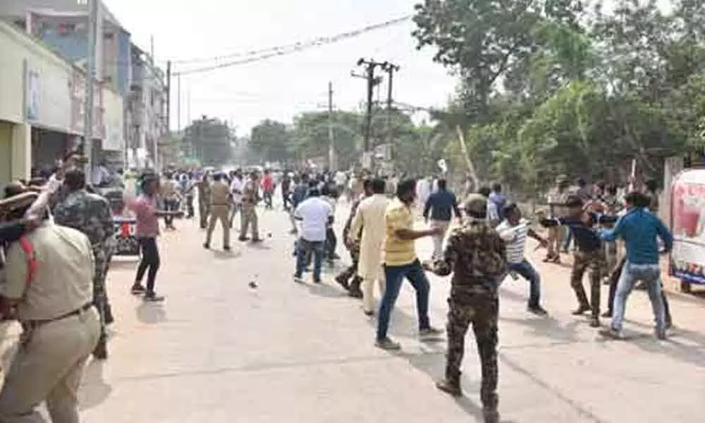Tension prevails as YSRCP-Jana Sena activists clash in Kakinada over MLAs abusive comments