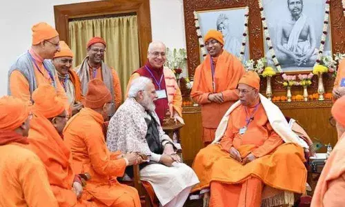 PM Modi pays tribute to Swami Vivekananda at Belur Math
