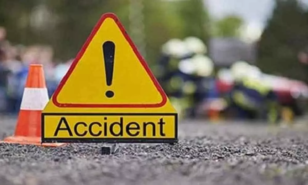 Labourer from Jammu and Kashmir dies in a road accident at Shamshabad