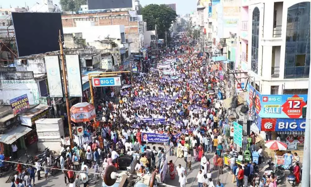 Counter protests held at Kurnool and Vijaynanagaram in support of three capitals