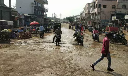 Bad roads, open drains plague Narayanpet municipality