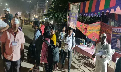 Contestants on the edge as voters leave for festival