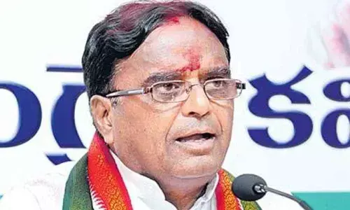 KCR met Jagan to lure YSR fans to TRS in civic polls: Ponnala Laxmaiah