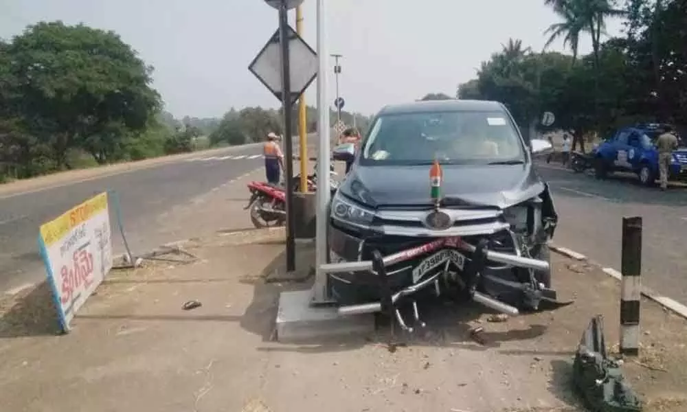 One died as AP minister Taneti Vanitha convoy hits bike in West Godavari district