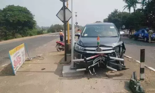 One died as AP minister Taneti Vanitha convoy hits bike in West Godavari district
