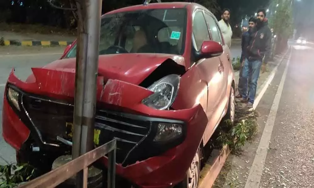 Two injured after car rams into median in Hyderabad