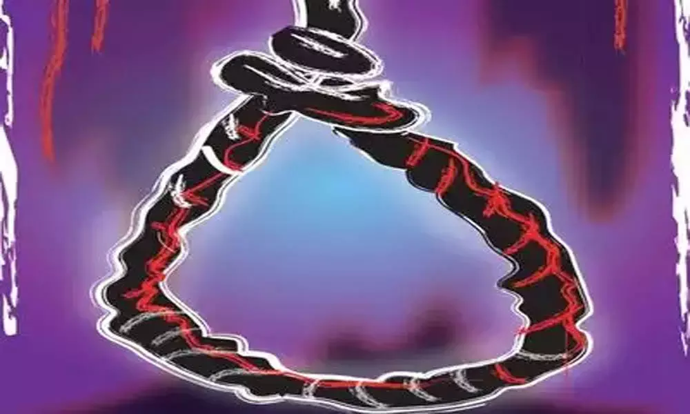 24-yr-old girl commits suicide in Noida