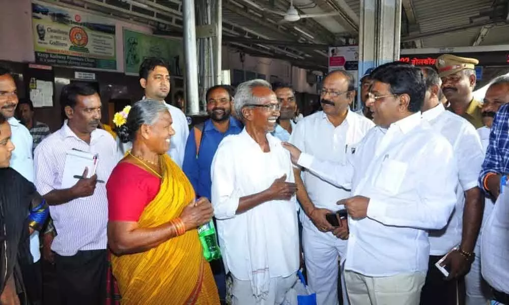 Khammam: Nama makes surprise visit to Madhira railway station