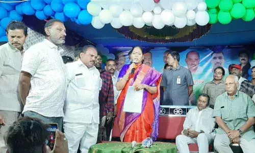 Minister Mekathoti Sucharita promises Etukuru village development in Guntur