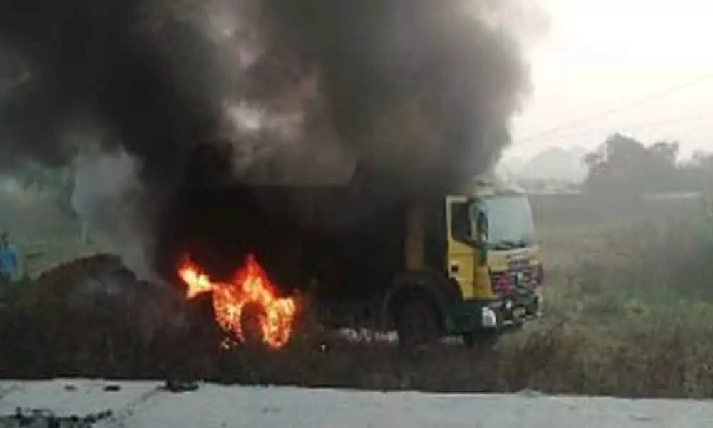 One injured after tipper catches fire in Warangal