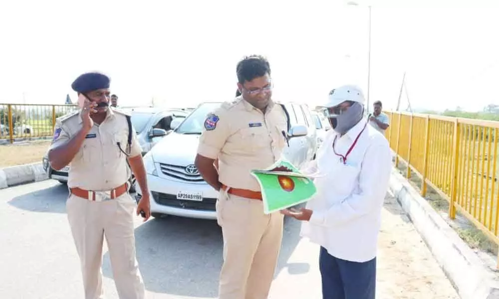Suryapet: SP Baaskaran inspects vehicle checks at Tekumatla check post