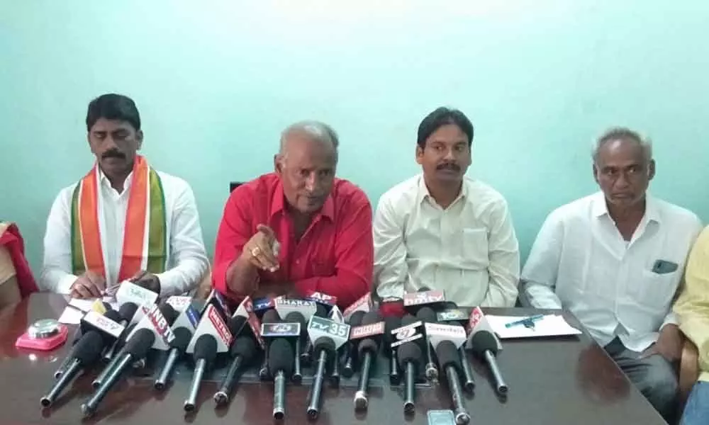 Kothagudem: Mahakutami leaders accuse VanamaVenkateswara Rao, son of threatening candidates
