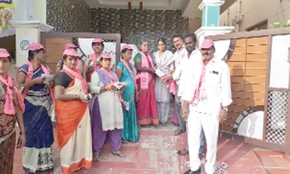 Dammaiguda: TRS woman candidate campaigns