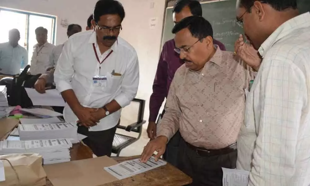 Joint Collector Padmakar inspects polling centre