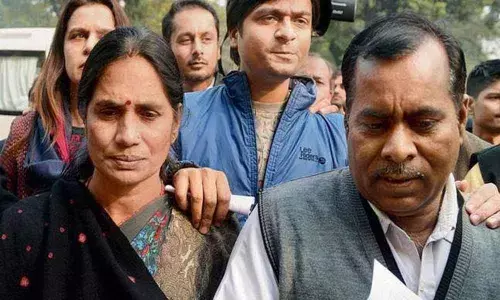 Nirbhayas Parents Blame AAP Govt For Delay In Convicts Hanging