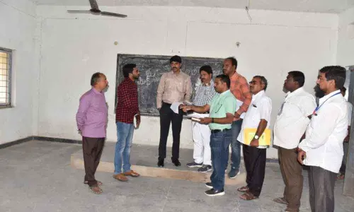 Armoor: Huge bundobust at counting centers