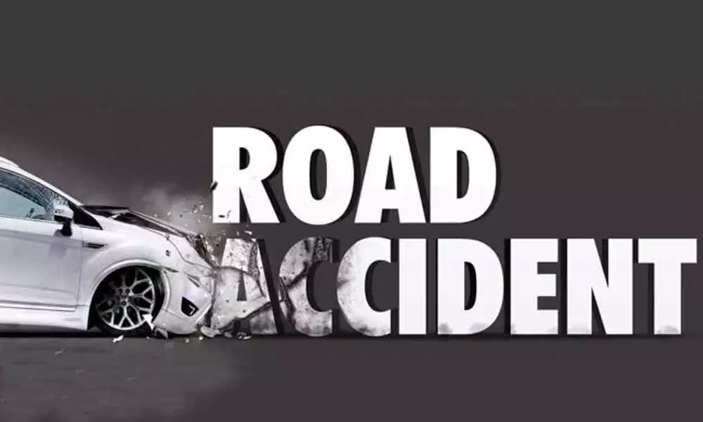 1 killed, 4 injured in road accident in Hyderabad