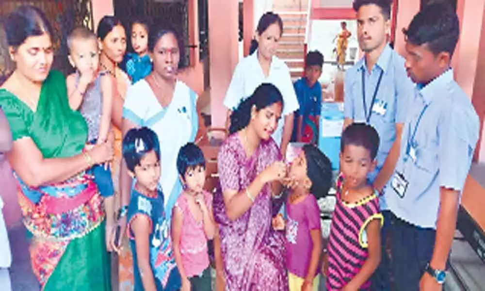 Corporator Alakunta Saraswathi participates in pulse polio programme