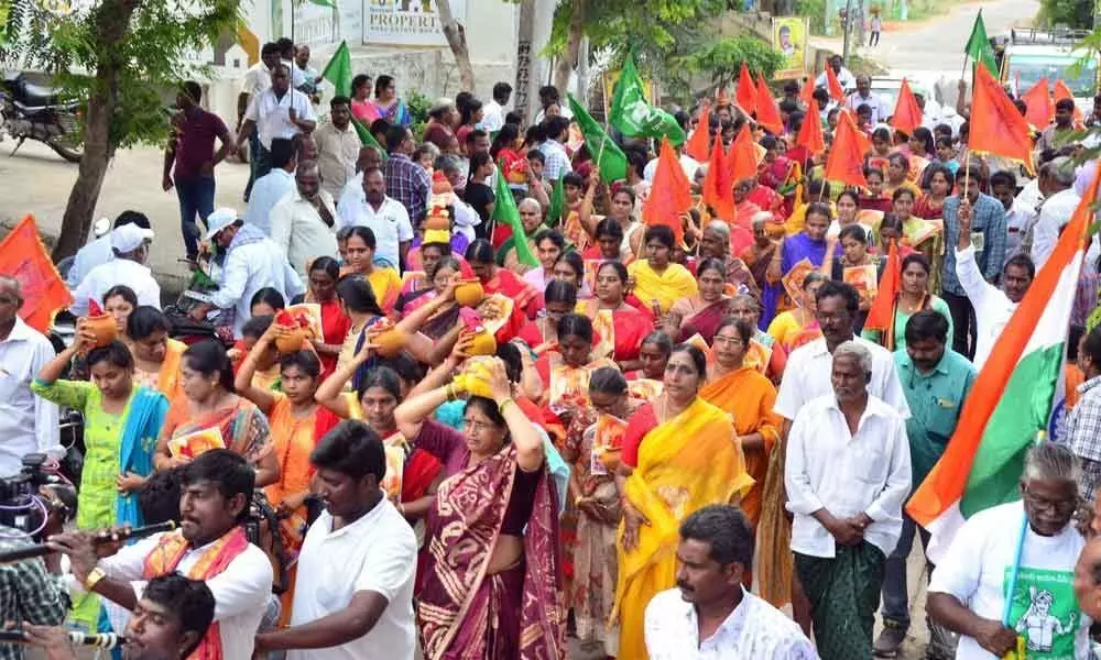 Farmers continue protest in Amaravati