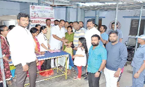 MLA Devireddy Sudheer Reddy administers polio drops